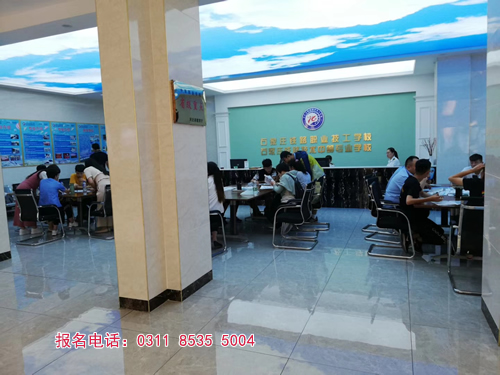 石家莊鐵路學(xué)校報(bào)名用本人到校嗎？